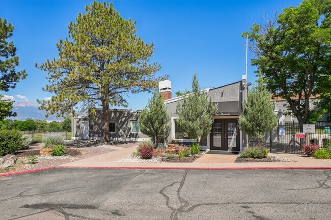Building Photo - The Montecito