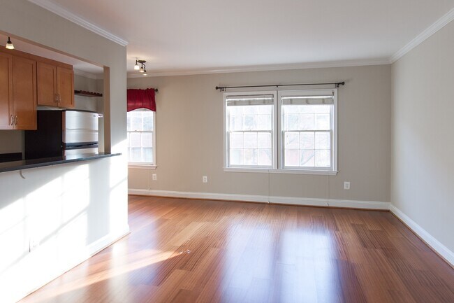 Foto del edificio - Beautiful Light Filled One Bedroom In Rive...