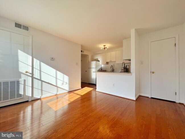 Building Photo - 1707 Dewitt Ave