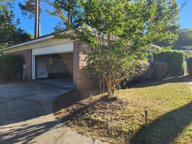 Building Photo - 5 Bedroom 21/2 Bath home