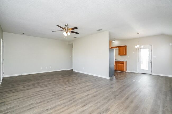 Foto del edificio - 331 Lake Forest Dr