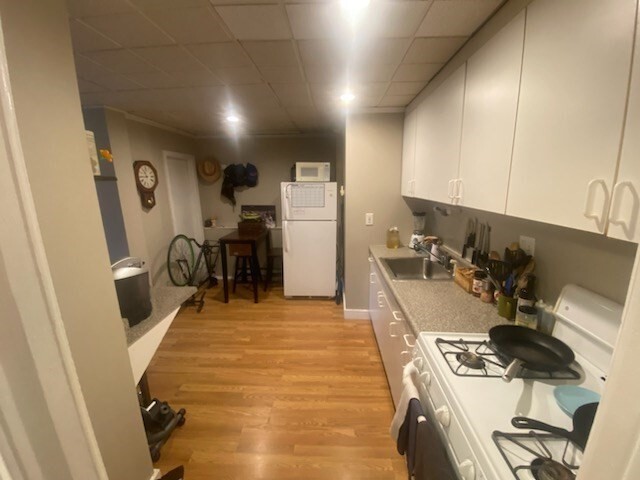 Foto principal - 352 E St