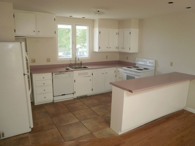 Building Photo - 421 Cuchara St