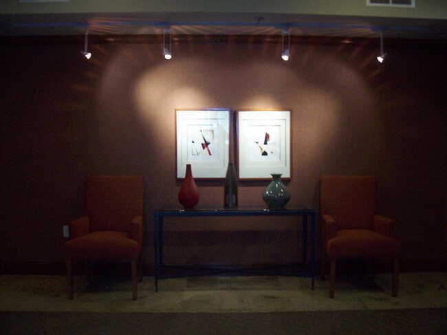 Building Photo - 905 W Fairy Chasm Rd