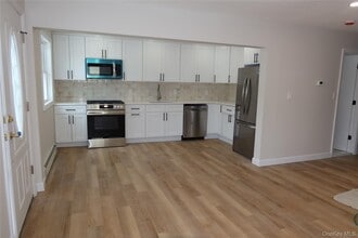 Building Photo - 93 4th Ave