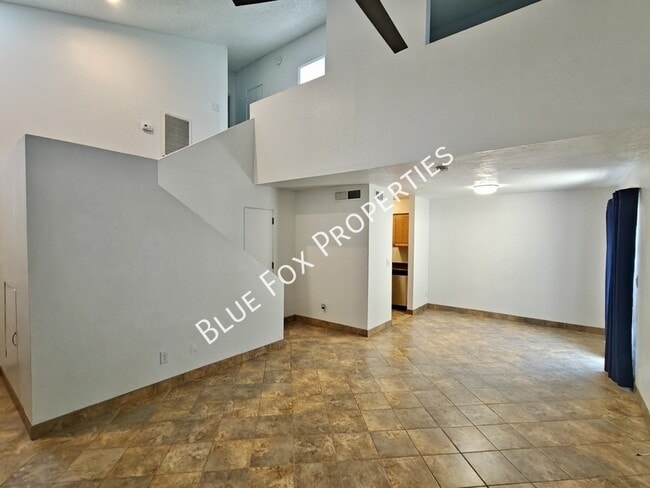 Building Photo - 880 E Peppergrass Ln