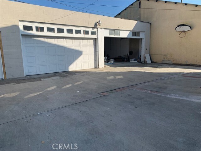 Building Photo - 212 S Vail Ave