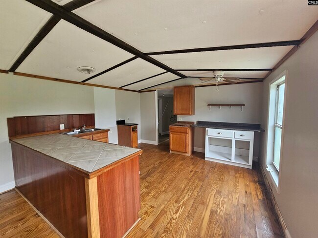 Foto del edificio - 539 Tindal Rd