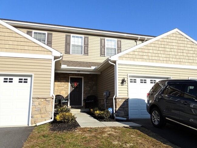 Building Photo - 349 Cedar Holw