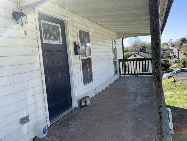 Building Photo - 1000 Altavista Ave