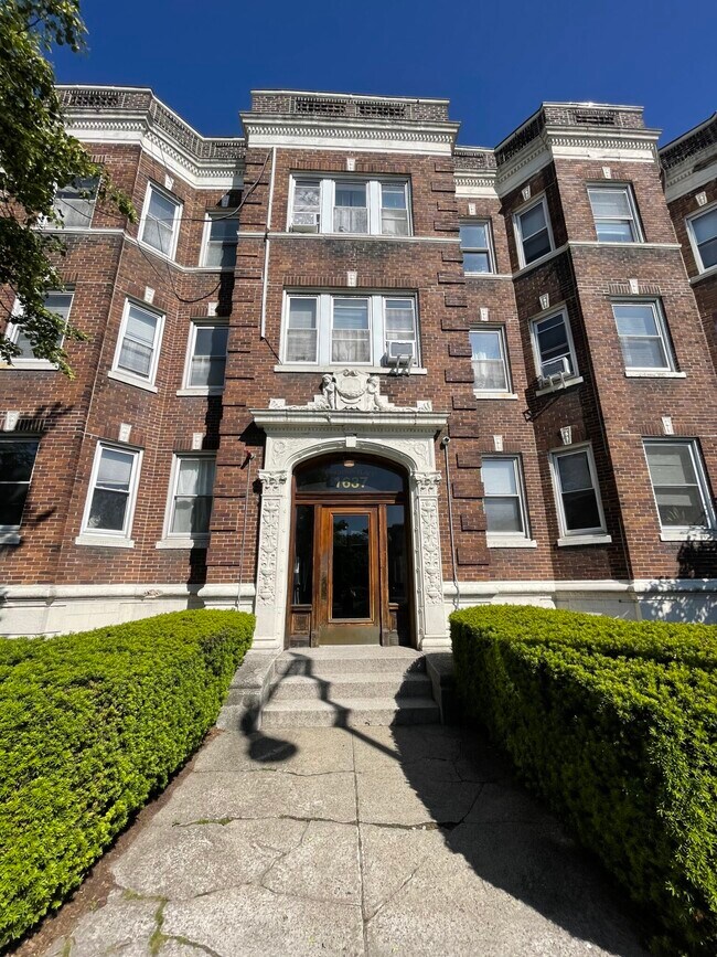 Building Photo - 1608 Commonwealth Ave