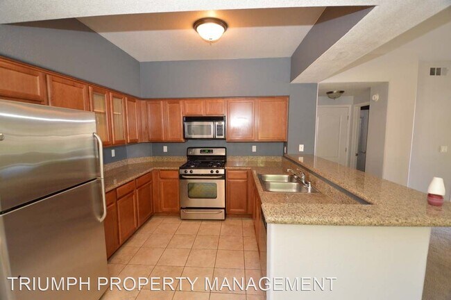 Building Photo - 2 br, 2 bath House - 1609 Queen Victoria #104