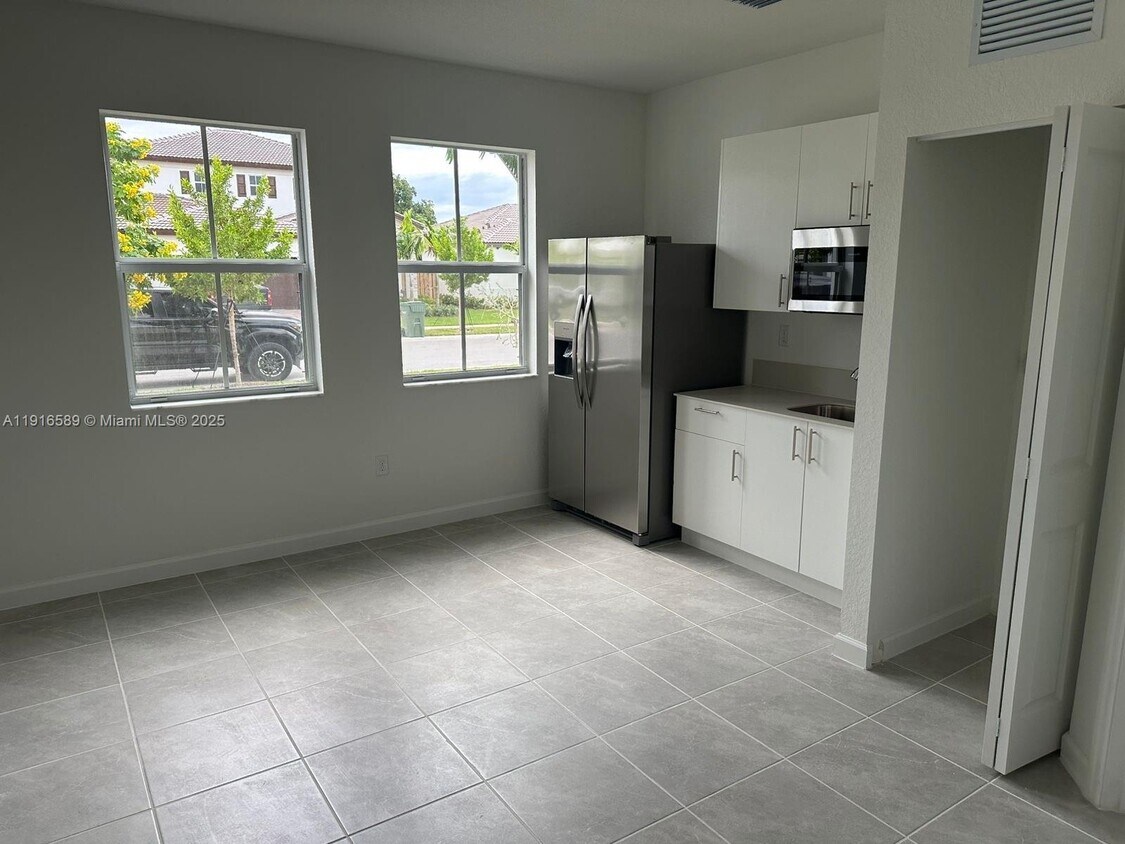 Foto principal - 2371 SE 23rd Ave