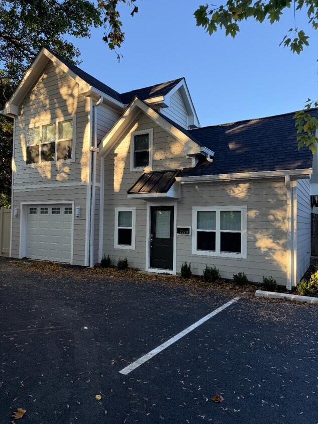 Foto principal - 222 E King St