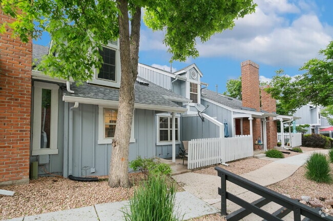 Building Photo - Charming 2BR + Loft Townhome with Stylish ...