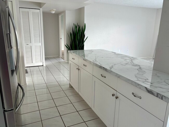 Building Photo - 2401 Bayshore Blvd