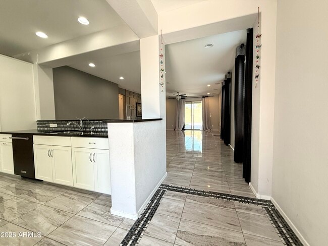 Foto del edificio - 9464 W Fallen Leaf Ln