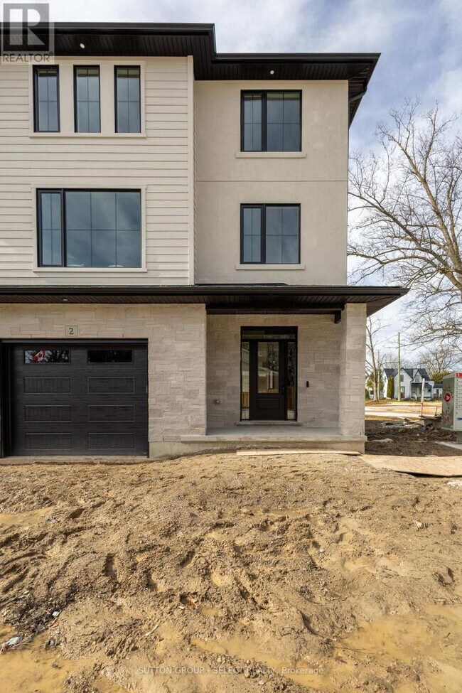 Building Photo - 233 Queen St