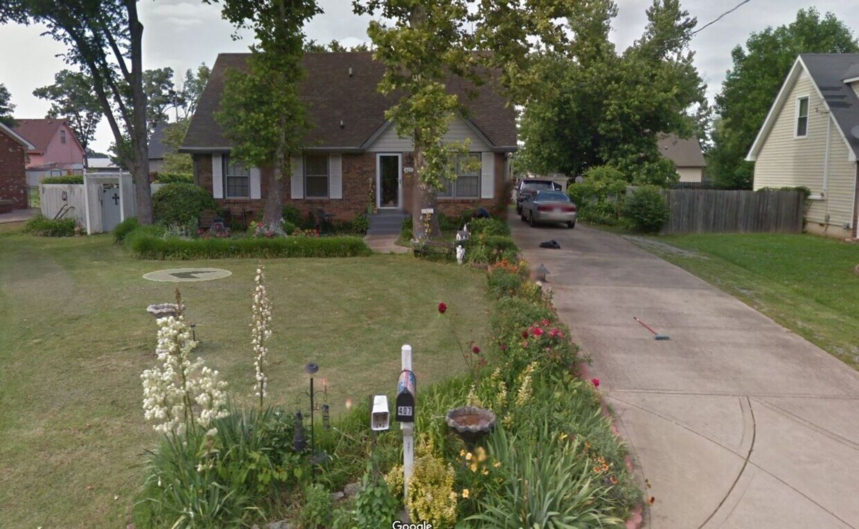 Foto principal - 4 Bedroom Pet Friendly Home For Rent!