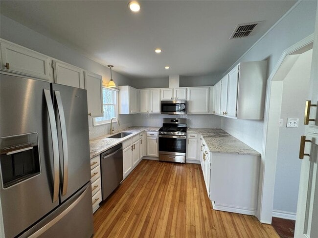 Building Photo - 4000 Ramsey Ave