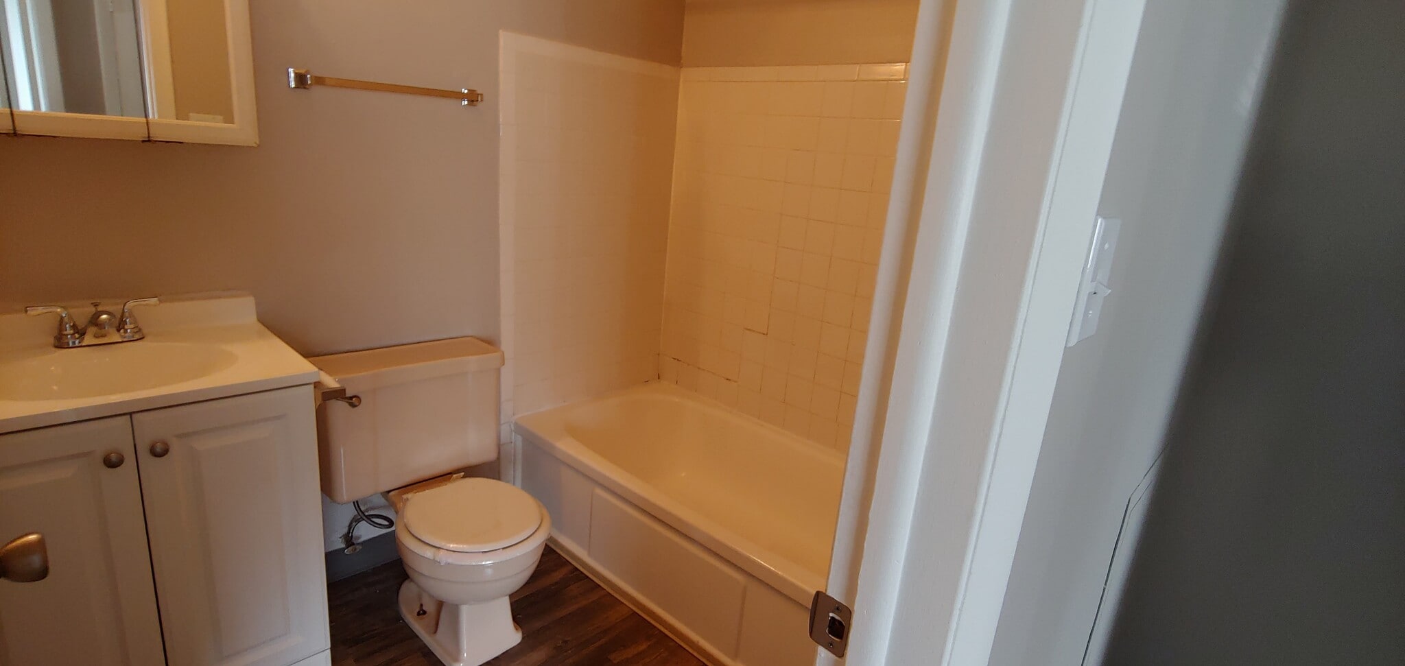 Colonial Club Apartments – photo 5