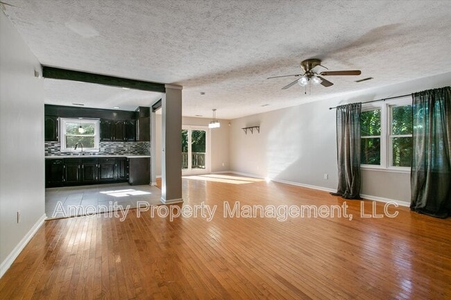 Foto del edificio - 36 Old Fox Hill Rd