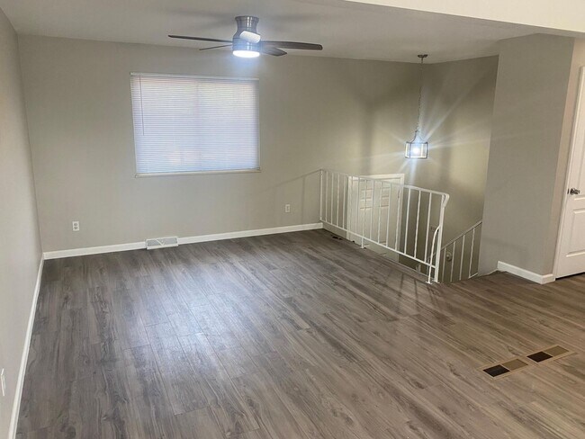 Foto del edificio - Updated 4 bedroom, 2 bath! Available NOW!