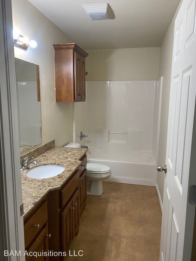 Building Photo - 2428 Ellis Dr