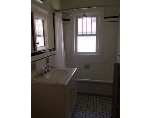 Building Photo - 16 Marlborough St