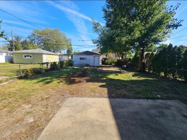 Building Photo - 5249 N Osceola Ave