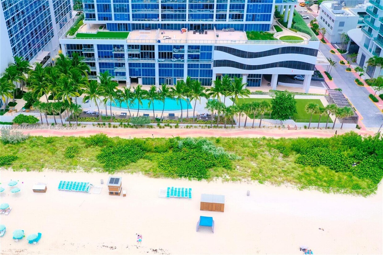 Foto principal - 6899 Collins Ave
