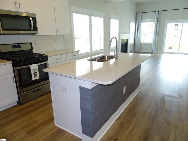 Building Photo - 146 Bromes Way