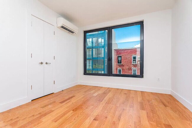 Foto del edificio - GRAHAM AVENUE