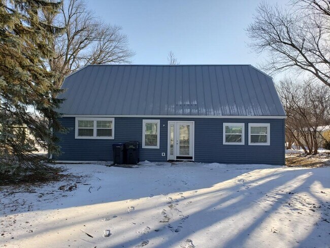 Building Photo - 250 Leffert St