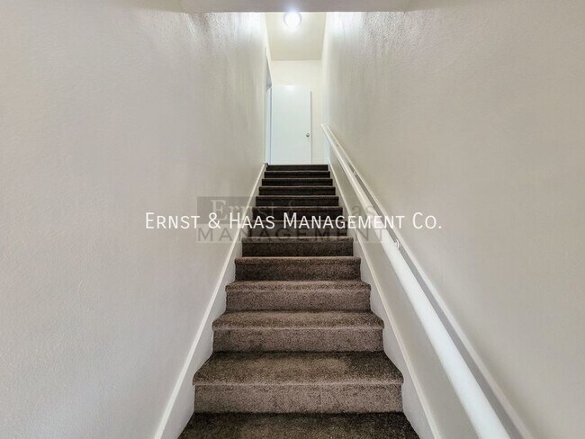 Foto del edificio - Fantastic 2 Bedroom Apartment Near Poly Hi...