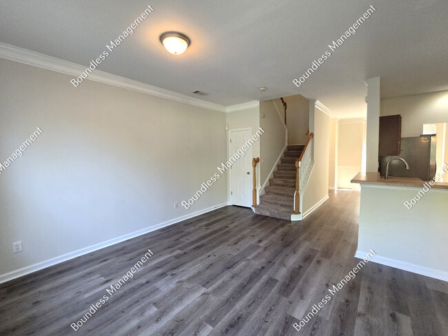 Building Photo - 250 Amal Dr SW