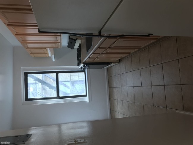Building Photo - 1 br, 1 bath Apartment - 3407 36th Ave