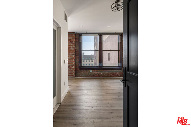 Foto del edificio - 460 S Spring St
