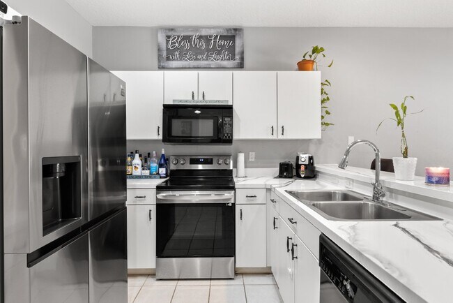 Building Photo - 13137 Kings Crossing Dr