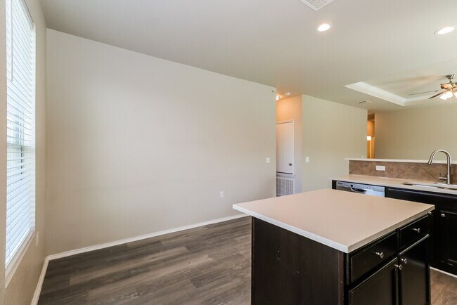 Foto del edificio - 5808 Glowing Star Trail