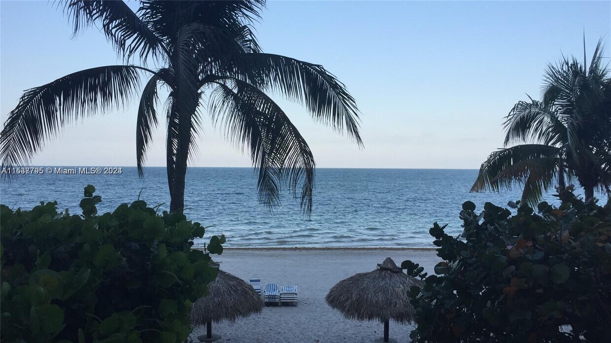 Foto principal - 1111 Crandon Blvd