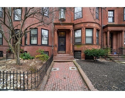 Building Photo - 467 Beacon St