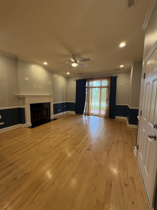 Building Photo - 4218 S King Dr