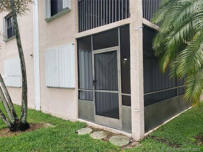 Building Photo - 1080 N Franklin Ave