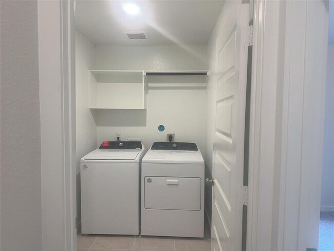 Foto del edificio - 5549 Madden Ln