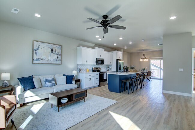 Foto del edificio - Brand New Luxury Townhomes: 3BR, 2.5Bath A...