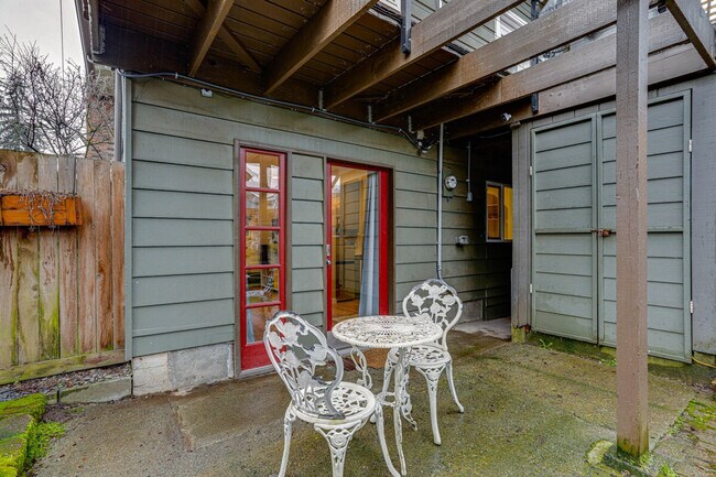 Foto del edificio - 10052 Interlake Ave N