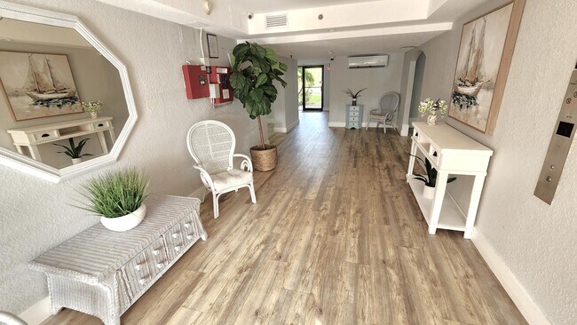 Building Photo - 2455 Lindell Blvd