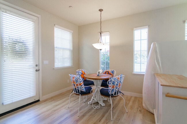 Building Photo - 171 Fennel Ct
