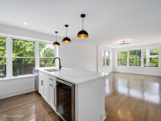 Building Photo - 3557 N Bell Ave